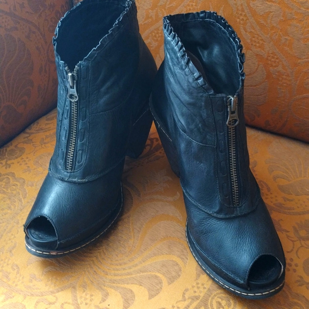 RARE Anthropology Miss Albright Peep Toe Ruffle Bootie 9M